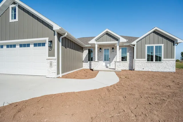 $634,900 | 287 Kerrigan Drive, Wrightstown, WI 54180