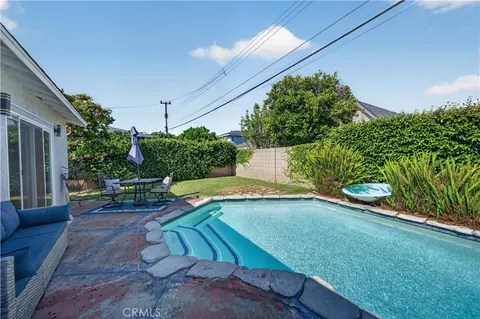 a bird view of a house with a garden