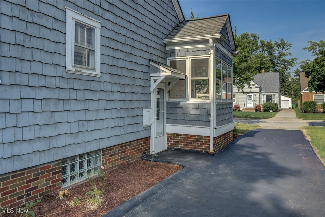 1264 Avondale Road Cleveland, OH 44121 - Photo 23 of 25 View of side of home