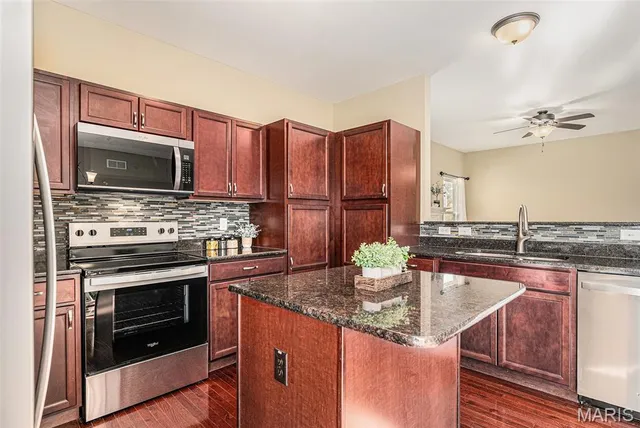 $385,000 | 506 Country Landing Drive, Lake St. Louis, MO 63367