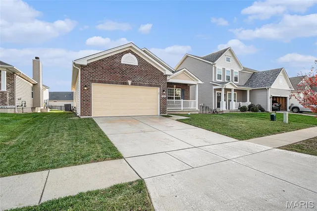 $385,000 | 506 Country Landing Drive, Lake St. Louis, MO 63367
