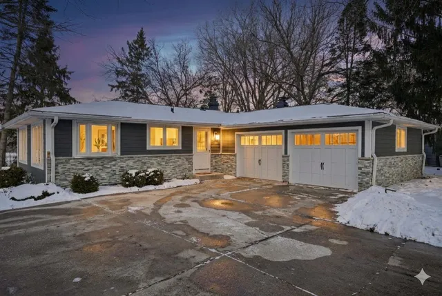 $449,000 | 293 Meadowside Court, Pewaukee, WI 53072