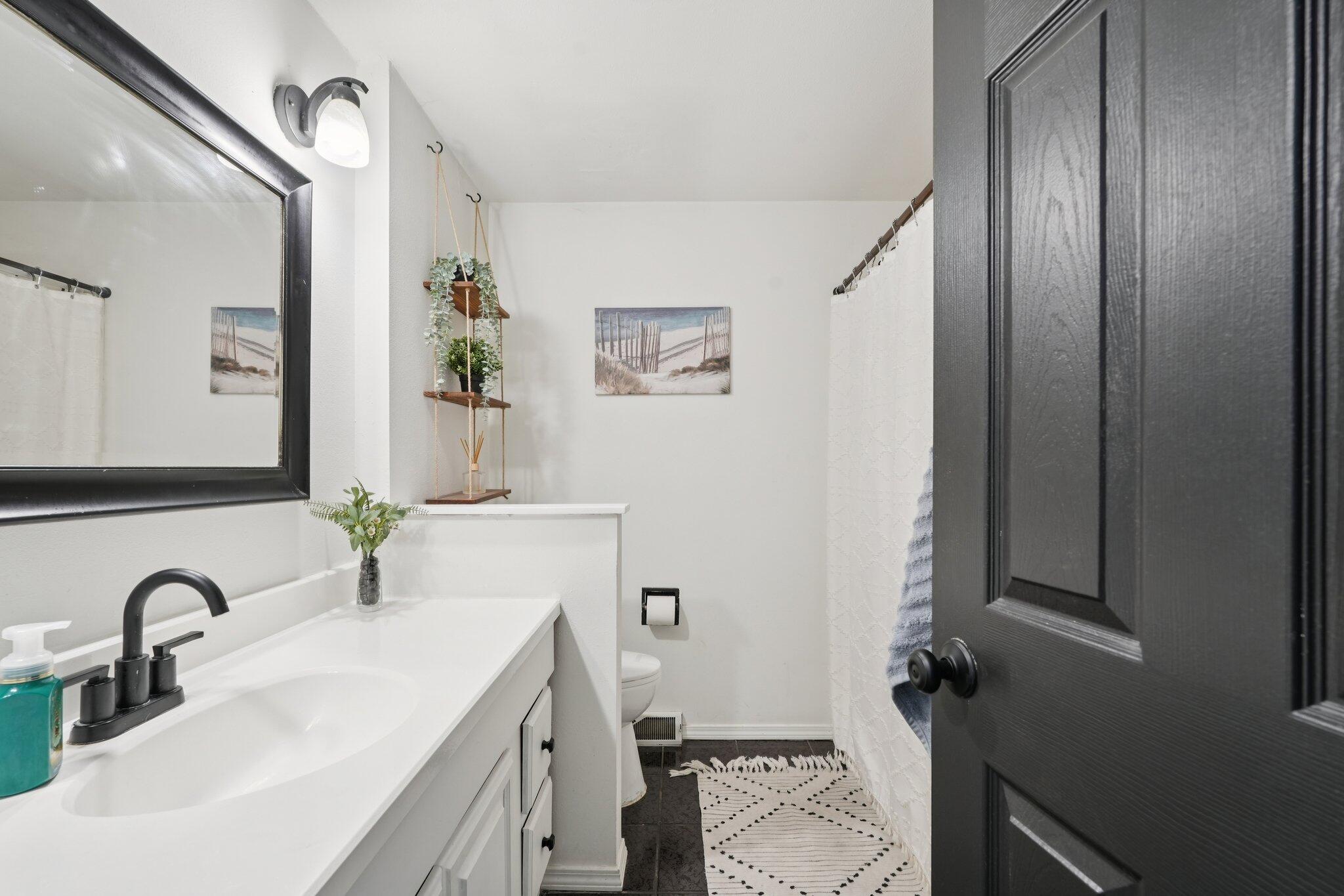 293 Meadowside Court Pewaukee, WI 53072 - Photo 19 of 39 Full Bath