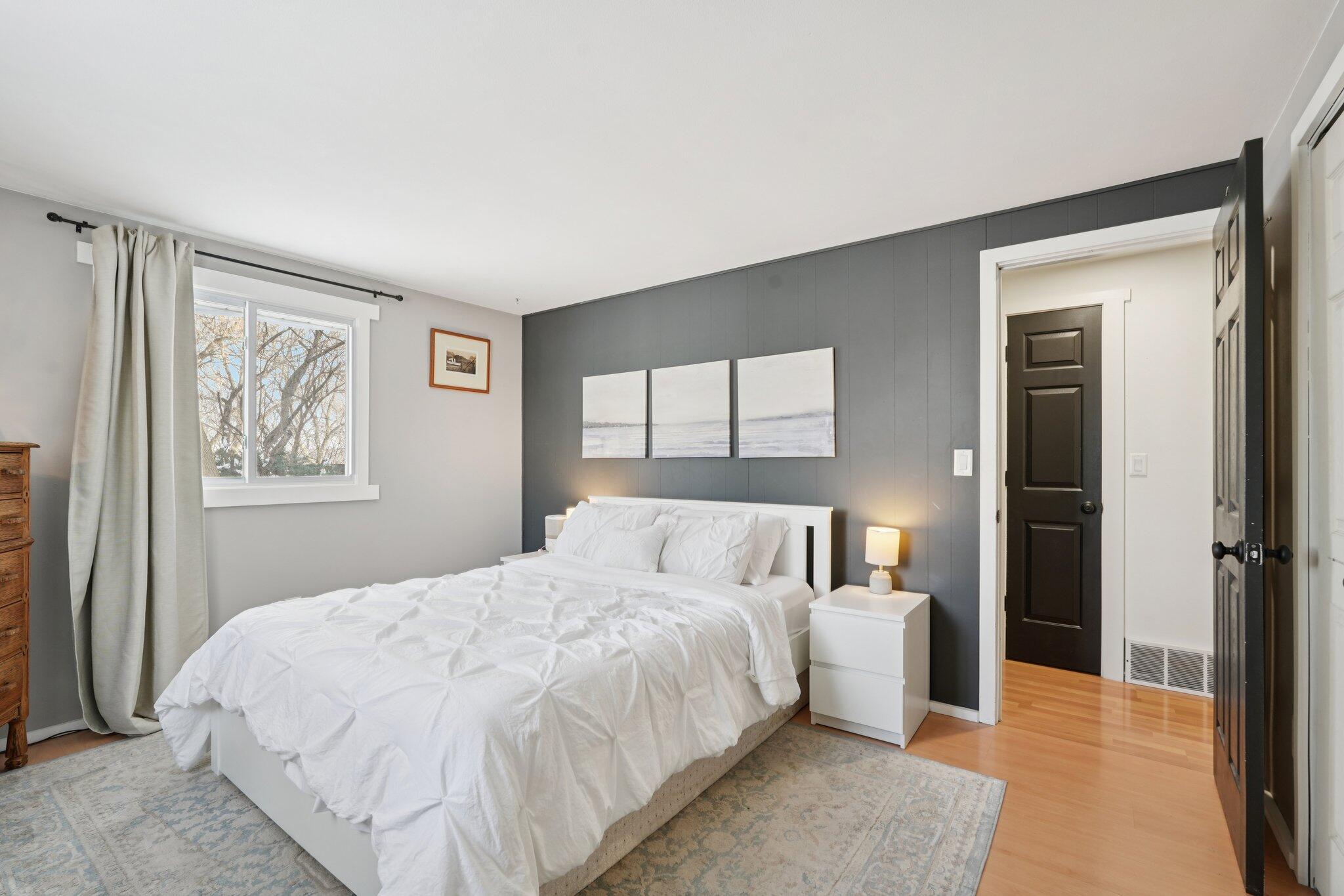 293 Meadowside Court Pewaukee, WI 53072 - Photo 20 of 39 Primary