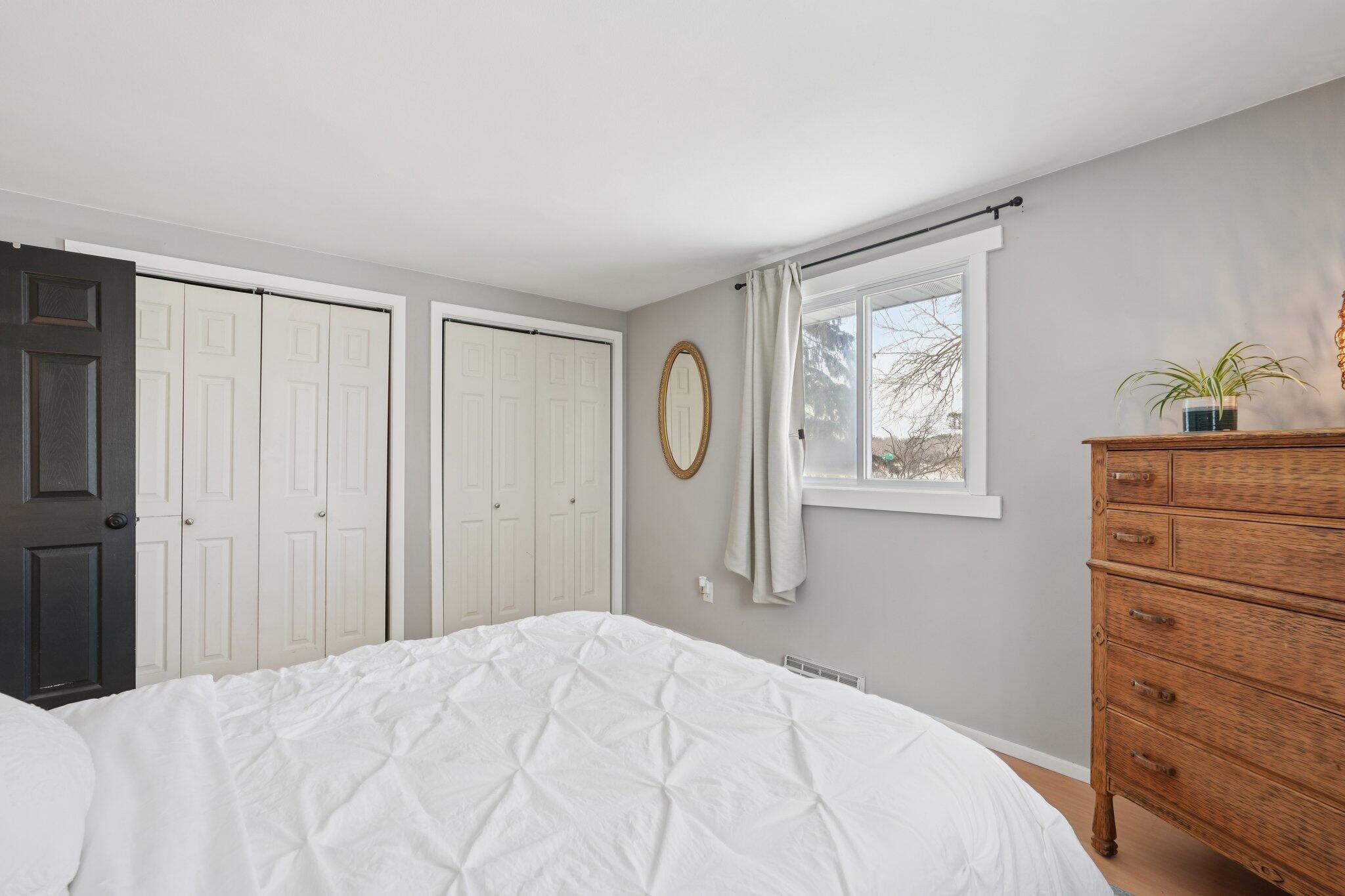 293 Meadowside Court Pewaukee, WI 53072 - Photo 22 of 39 Primary