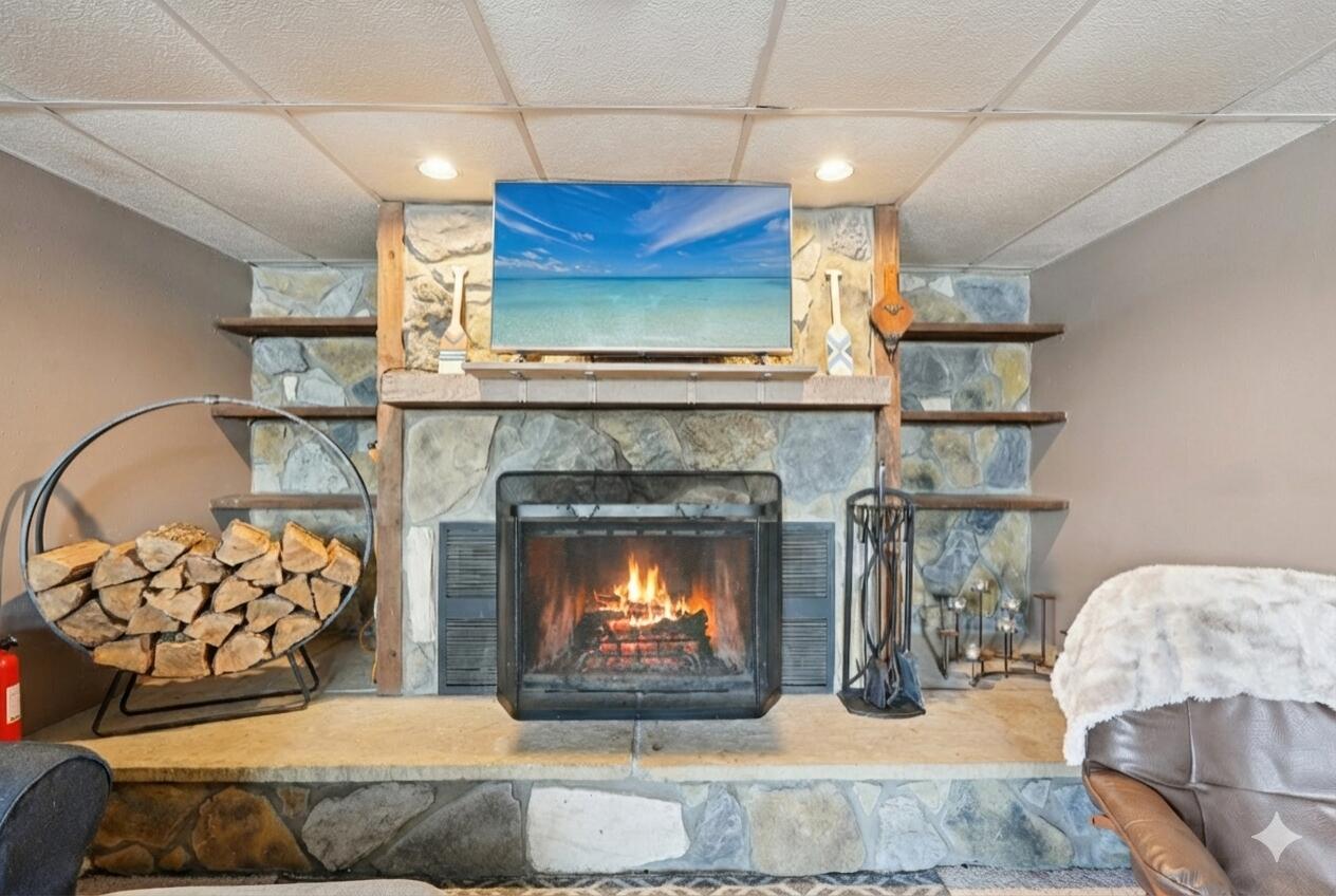 293 Meadowside Court Pewaukee, WI 53072 - Photo 27 of 39 AI Fireplace