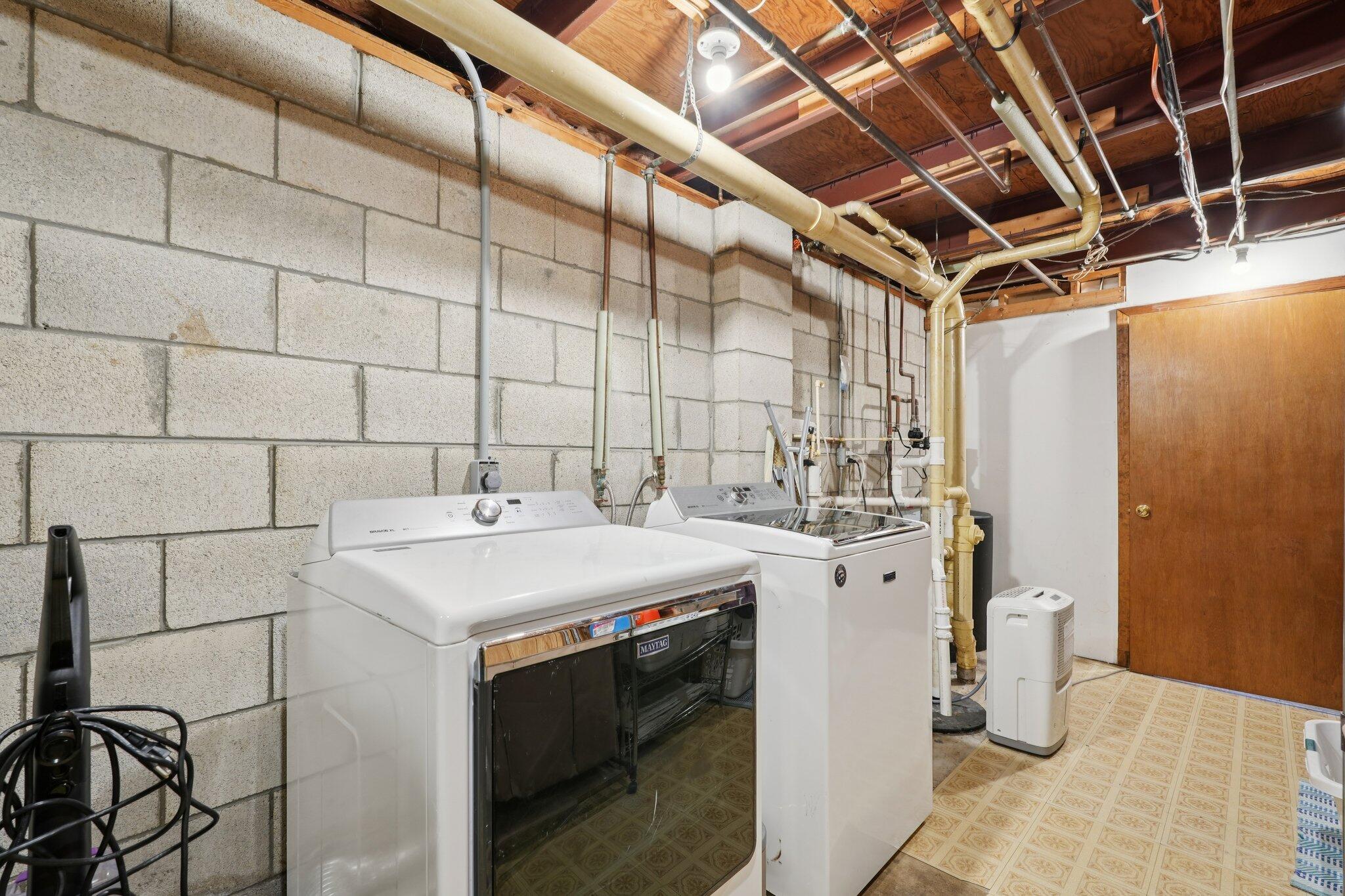 293 Meadowside Court Pewaukee, WI 53072 - Photo 32 of 39 LL