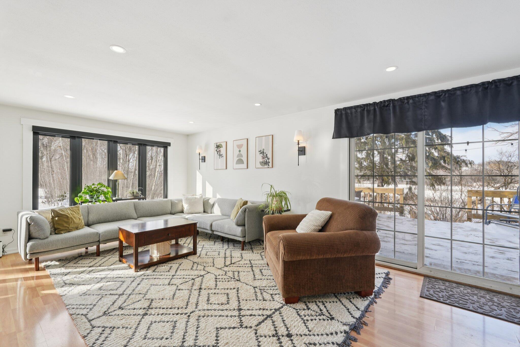 293 Meadowside Court Pewaukee, WI 53072 - Photo 7 of 39 Living Room