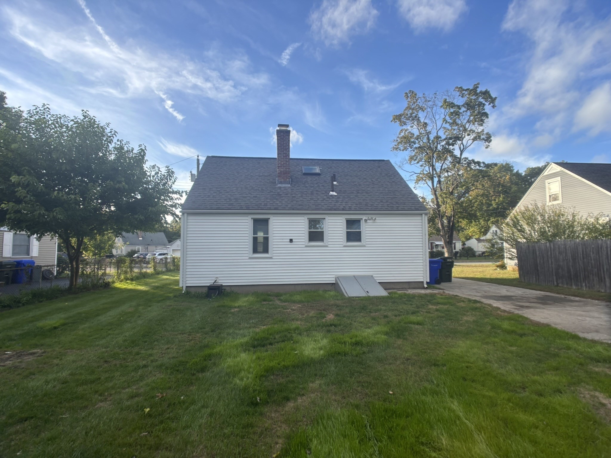 23 Midway Street Springfield, MA 01151 - Photo 2 of 24 Gallery Image 2