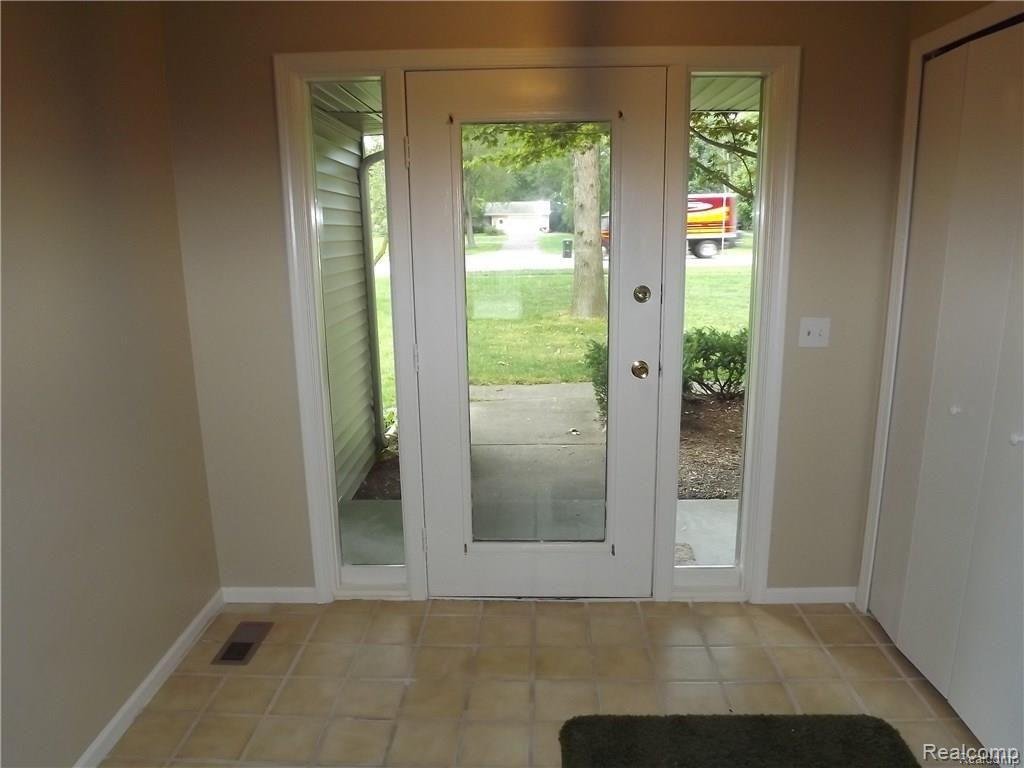 3677 John R Road Rochester Hills, MI 48307 - Photo 4 of 15