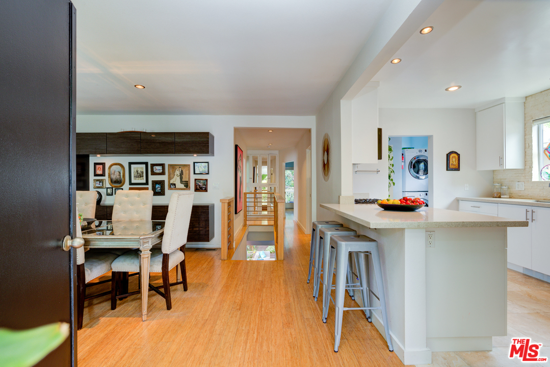 2448 Riverside Place Los Angeles, CA 90039 - Photo 11 of 52