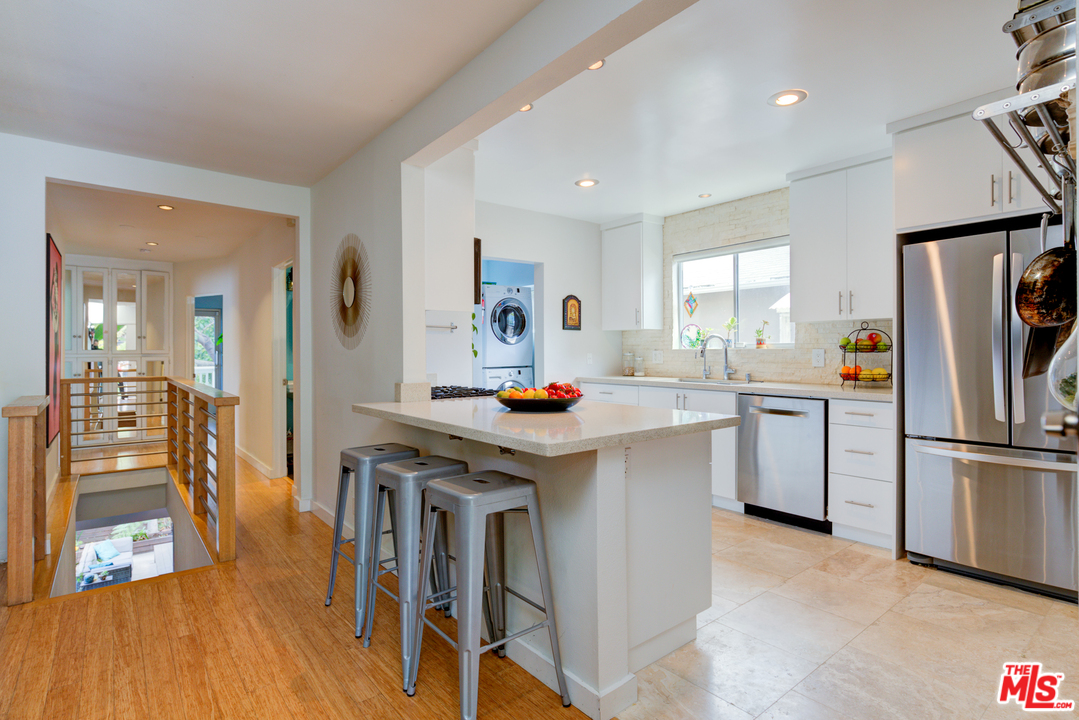 2448 Riverside Place Los Angeles, CA 90039 - Photo 12 of 52