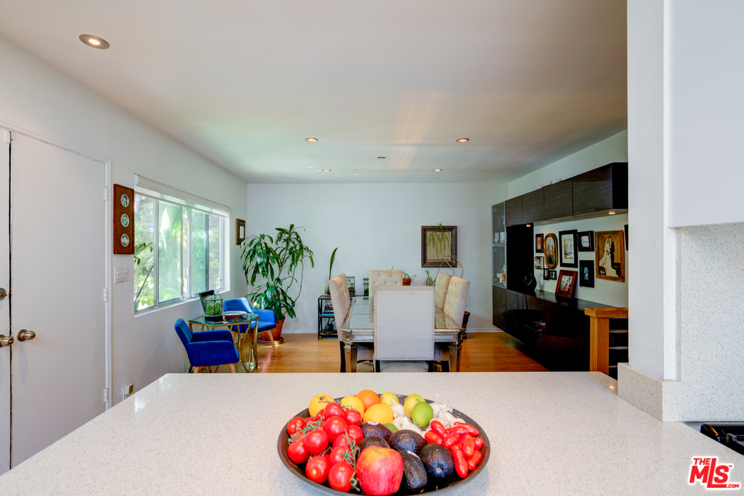 2448 Riverside Place Los Angeles, CA 90039 - Photo 16 of 52