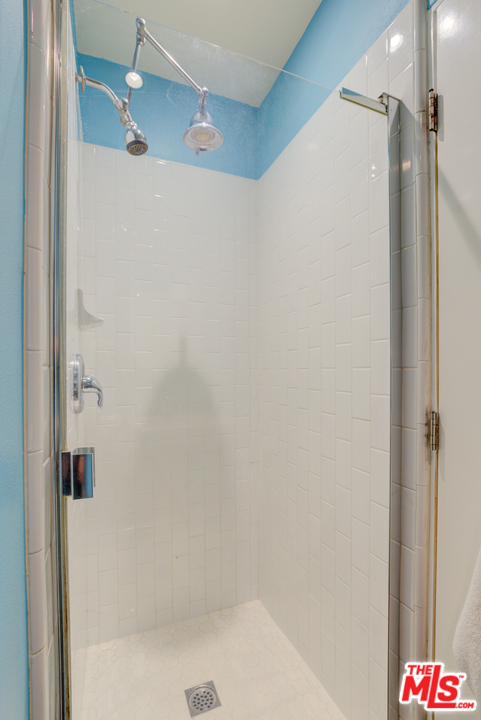 2448 Riverside Place Los Angeles, CA 90039 - Photo 19 of 52