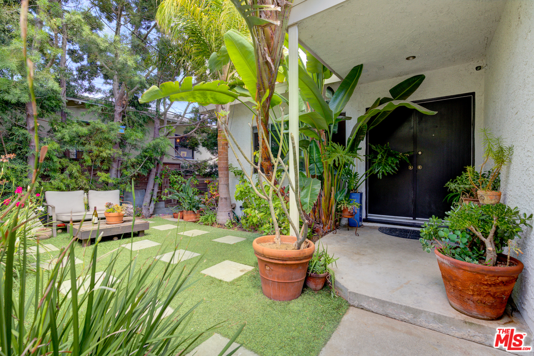 2448 Riverside Place Los Angeles, CA 90039 - Photo 3 of 52