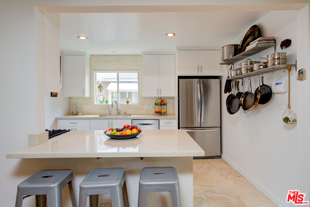 2448 Riverside Place Los Angeles, CA 90039 - Photo 4 of 52