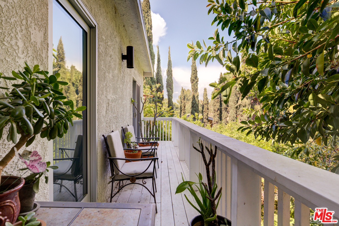 2448 Riverside Place Los Angeles, CA 90039 - Photo 32 of 52
