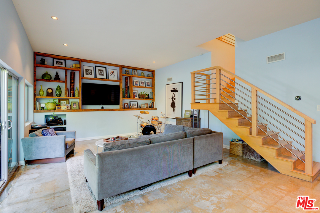 2448 Riverside Place Los Angeles, CA 90039 - Photo 34 of 52