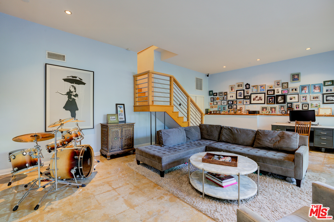 2448 Riverside Place Los Angeles, CA 90039 - Photo 6 of 52