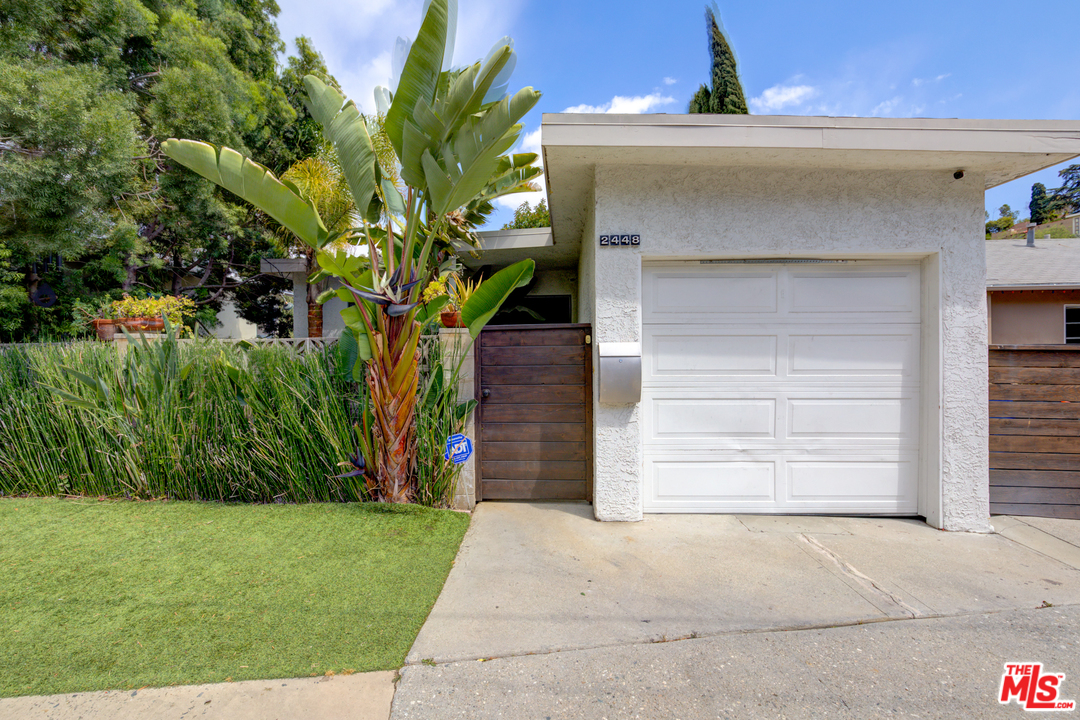 2448 Riverside Place Los Angeles, CA 90039 - Photo 7 of 52