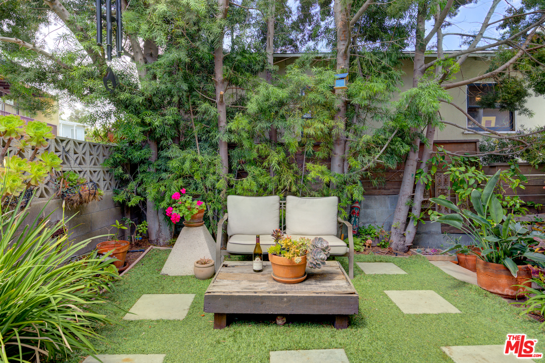 2448 Riverside Place Los Angeles, CA 90039 - Photo 9 of 52