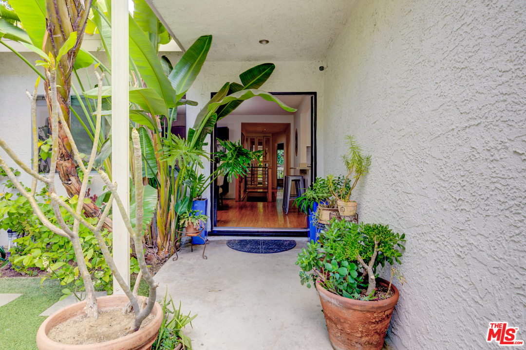 2448 Riverside Place Los Angeles, CA 90039 - Photo 10 of 52