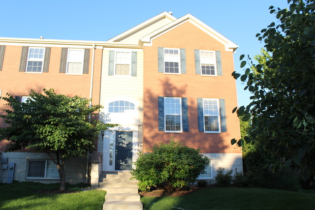 286 Comstock Drive, Unit 286 Elgin, IL 60124 - Photo 1 of 12