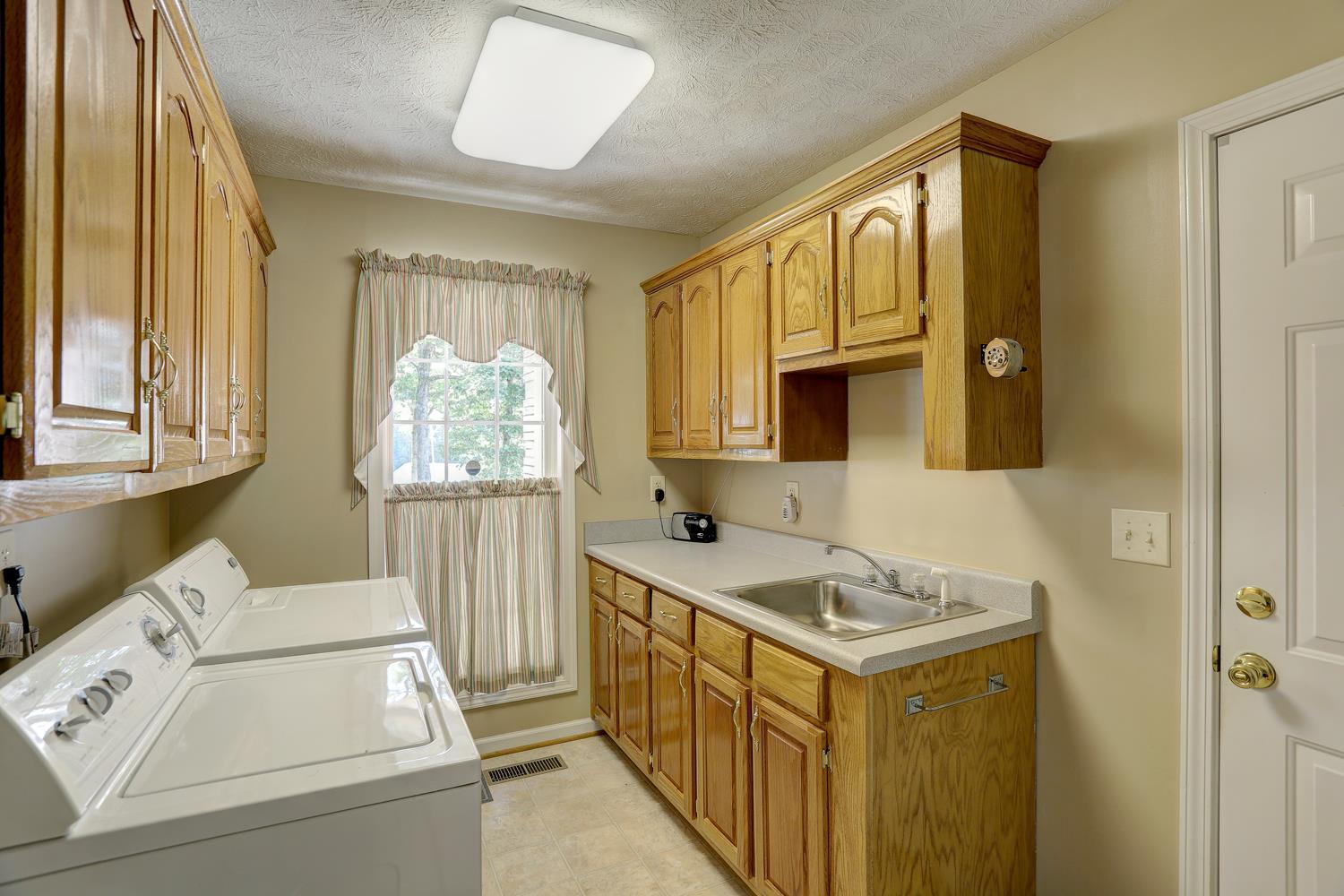 105 Lear Road Portland, TN 37148 - Photo 17 of 25 a bathroom with a sink a mirror and a bathtub