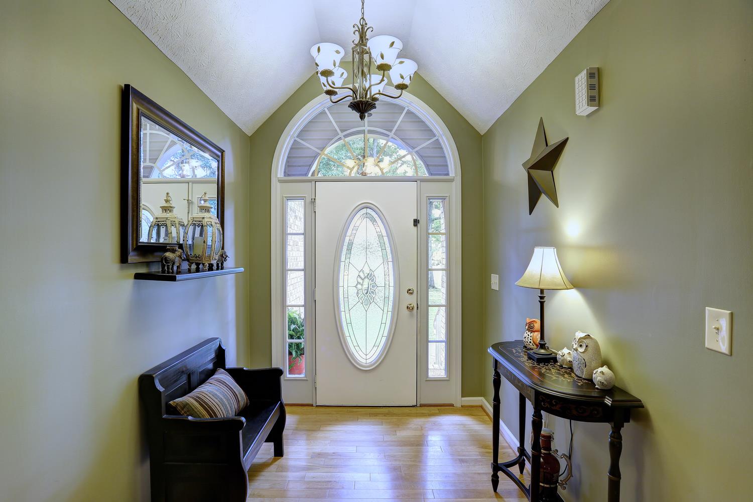 105 Lear Road Portland, TN 37148 - Photo 2 of 25 a view of living room with furniture and a mirror