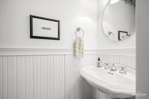 $549,000 | 145 E Road, Glen Ellyn, IL 60137