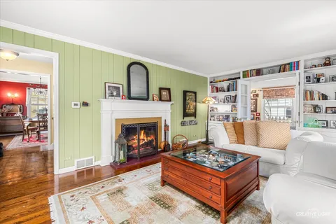 $549,000 | 145 E Road, Glen Ellyn, IL 60137