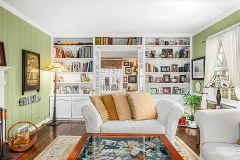 $549,000 | 145 E Road, Glen Ellyn, IL 60137