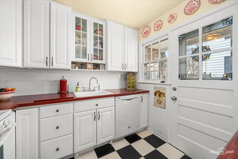 $549,000 | 145 E Road, Glen Ellyn, IL 60137