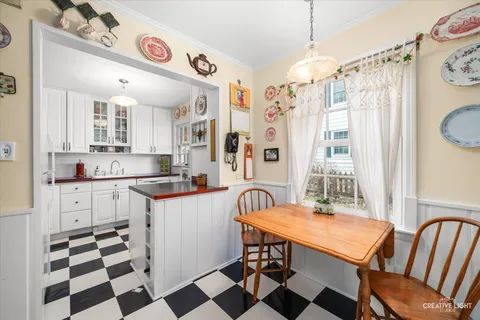 $549,000 | 145 E Road, Glen Ellyn, IL 60137