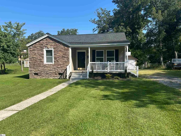 $219,900 | 204 Elm Street, Clinton, SC 29325