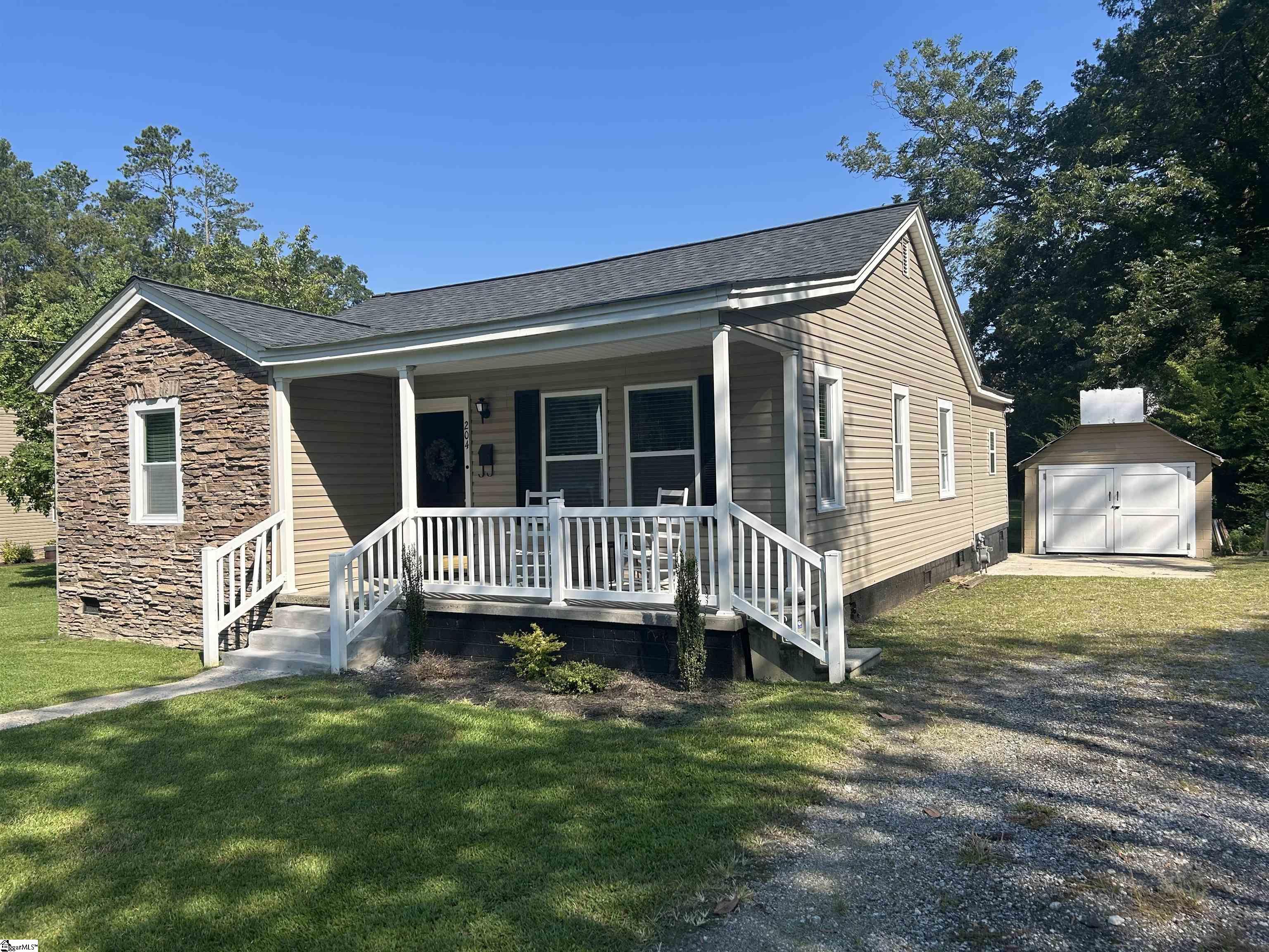204 Elm Street Clinton, SC 29325 - Photo 4 of 36