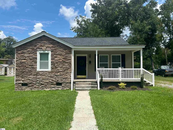 $219,900 | 204 Elm Street, Clinton, SC 29325