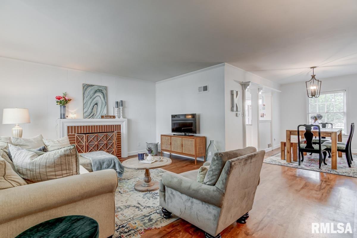 1417 West Edwards Street Springfield, IL 62704 - Photo 5 of 36 Gallery Image 5