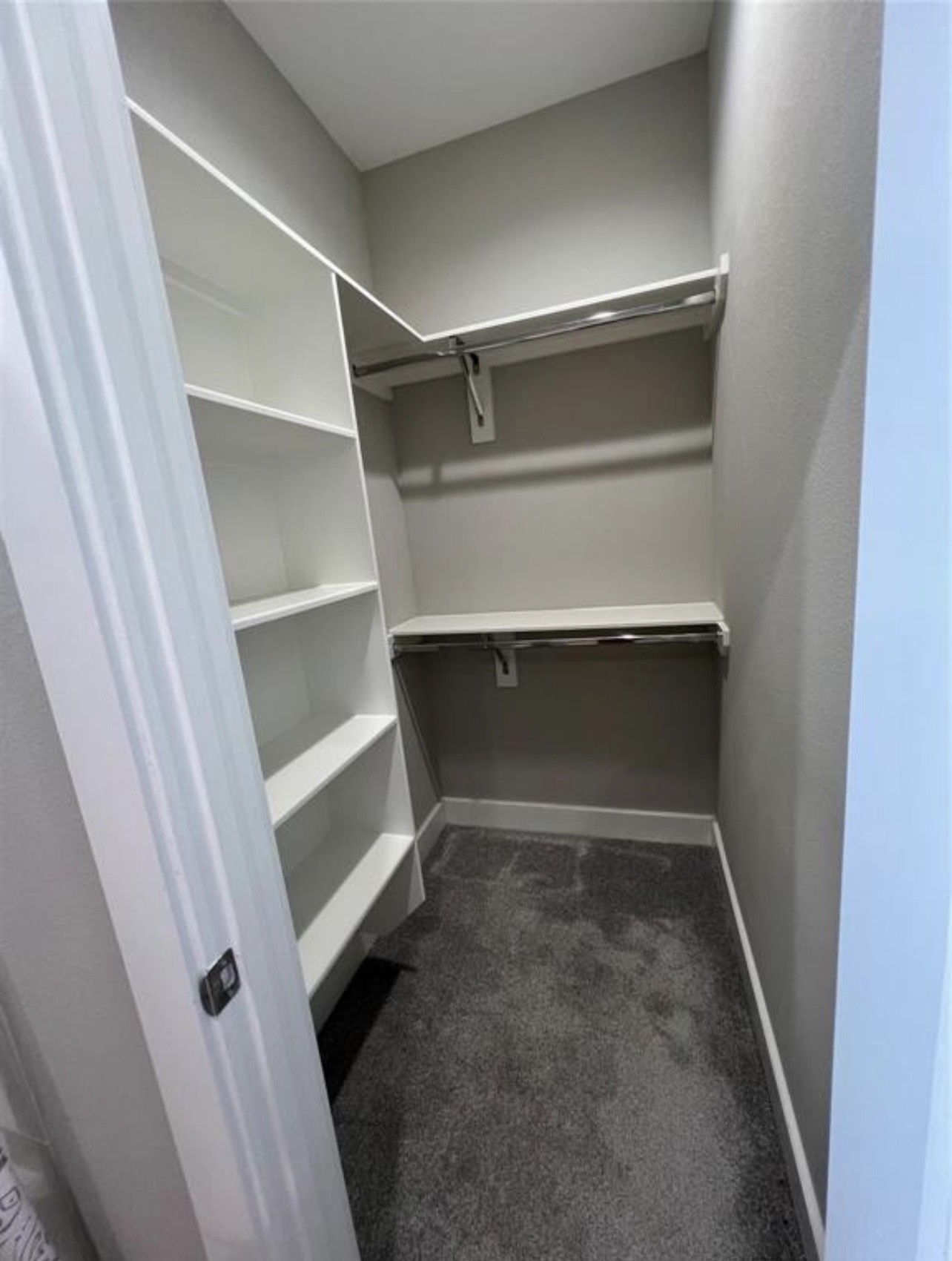 1224 Upton Street Houston, TX 77020 - Photo 37 of 48 1st floor bedroom closet