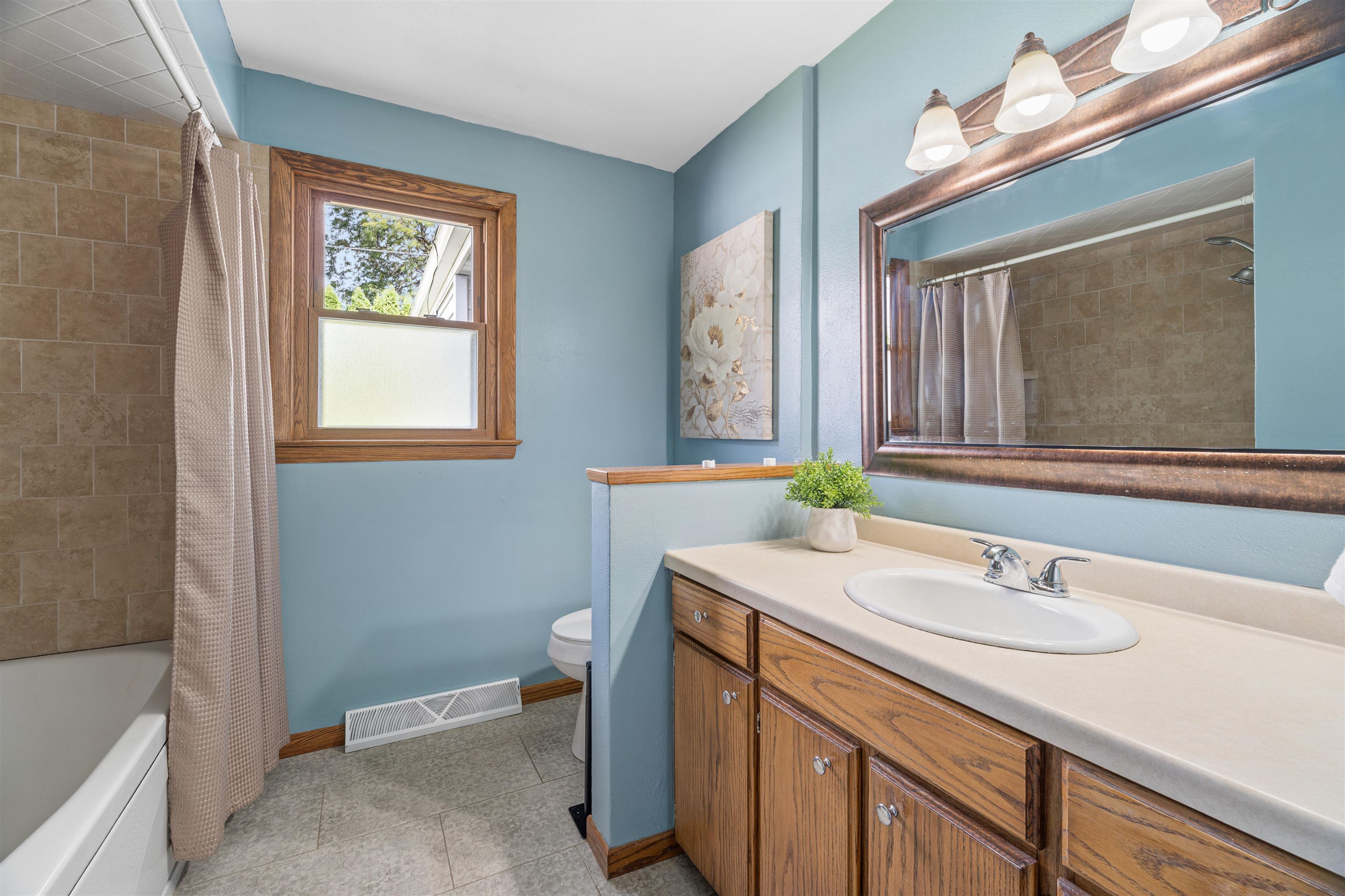 1024 East Lindbergh Street Appleton, WI 54911 - Photo 11 of 29 Gallery Image 11