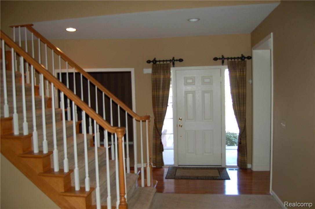 3616 Winding Brk Circle Rochester, MI 48309 - Photo 4 of 30 Front Door Foyer