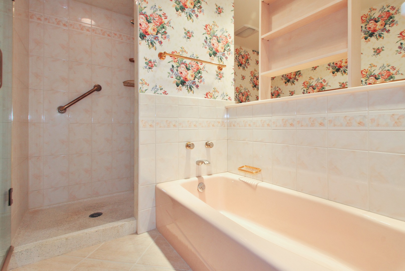 22 Park Lane, Unit 518 Park Ridge, IL 60068 - Photo 12 of 21 a bathroom with a bathtub and shower