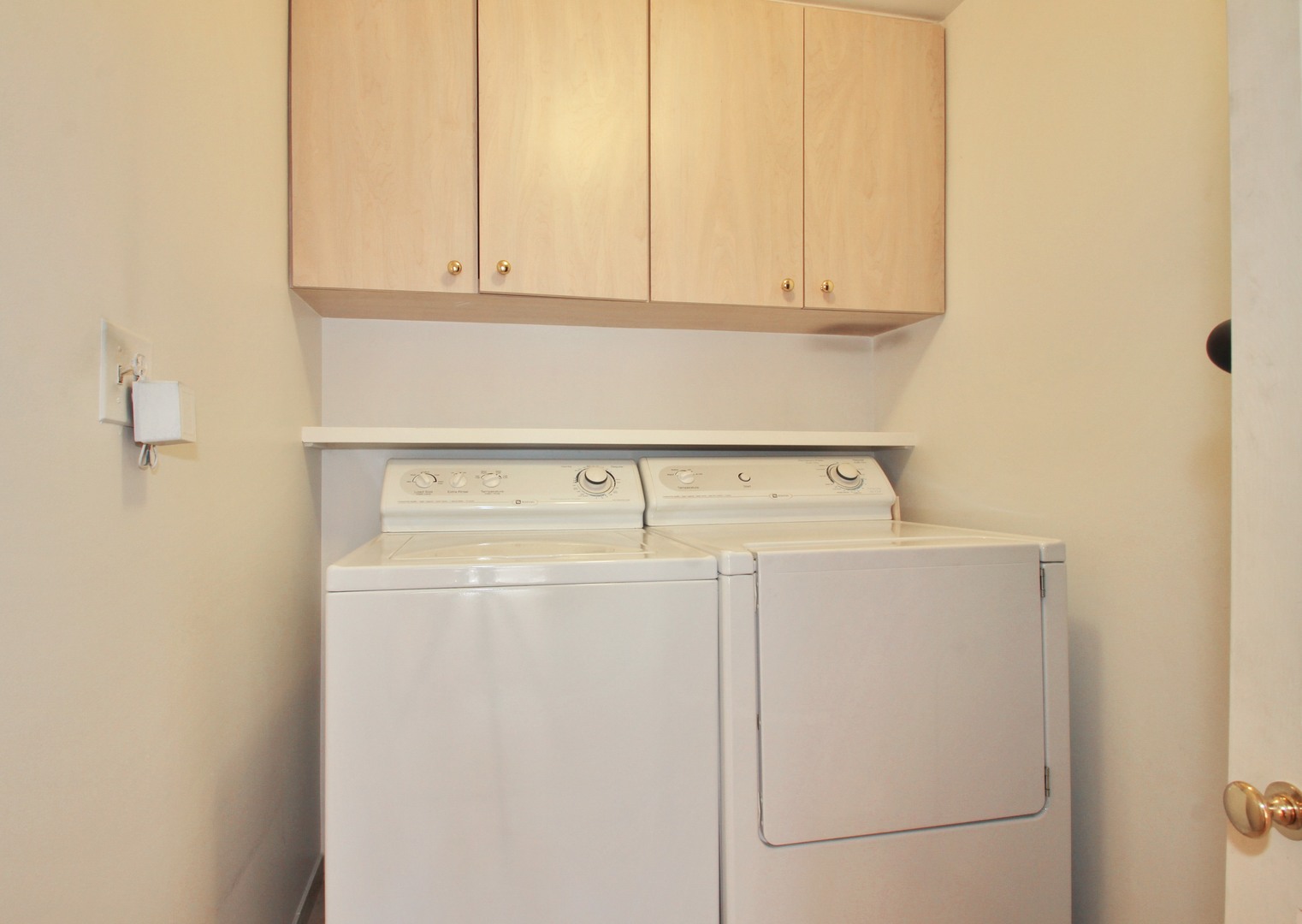 22 Park Lane, Unit 518 Park Ridge, IL 60068 - Photo 16 of 21 a close view of utility room