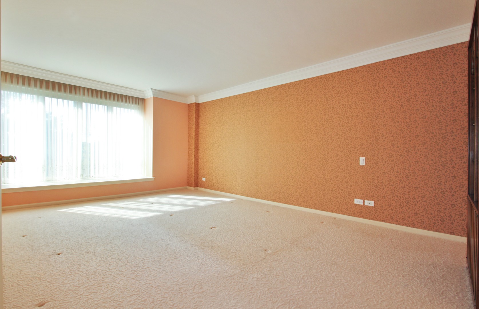 22 Park Lane, Unit 518 Park Ridge, IL 60068 - Photo 10 of 21 a view of an empty room with a window