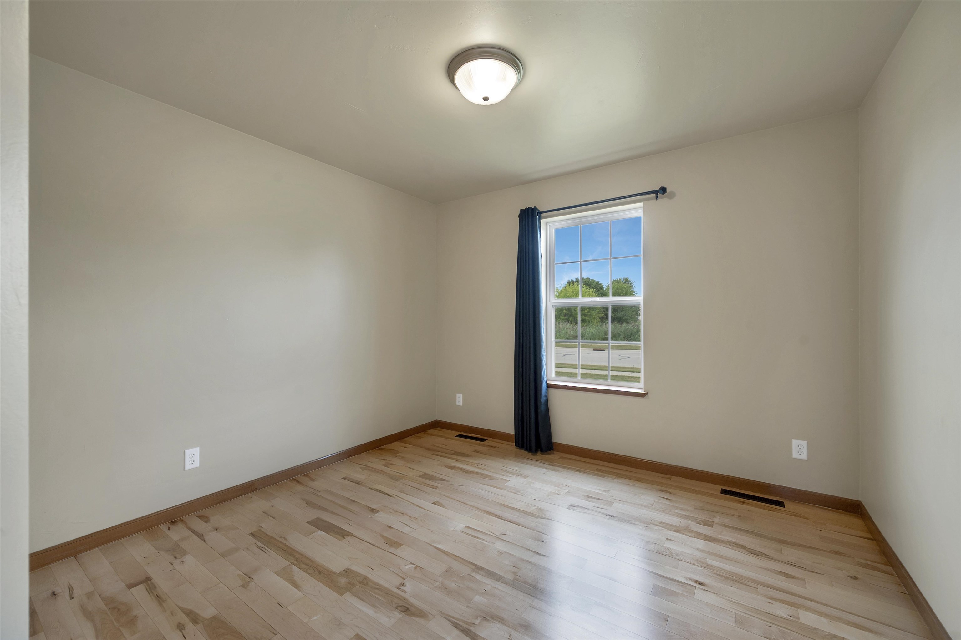 2352 Oak Ridge Circle De Pere, WI 54115 - Photo 28 of 49 Gallery Image 28
