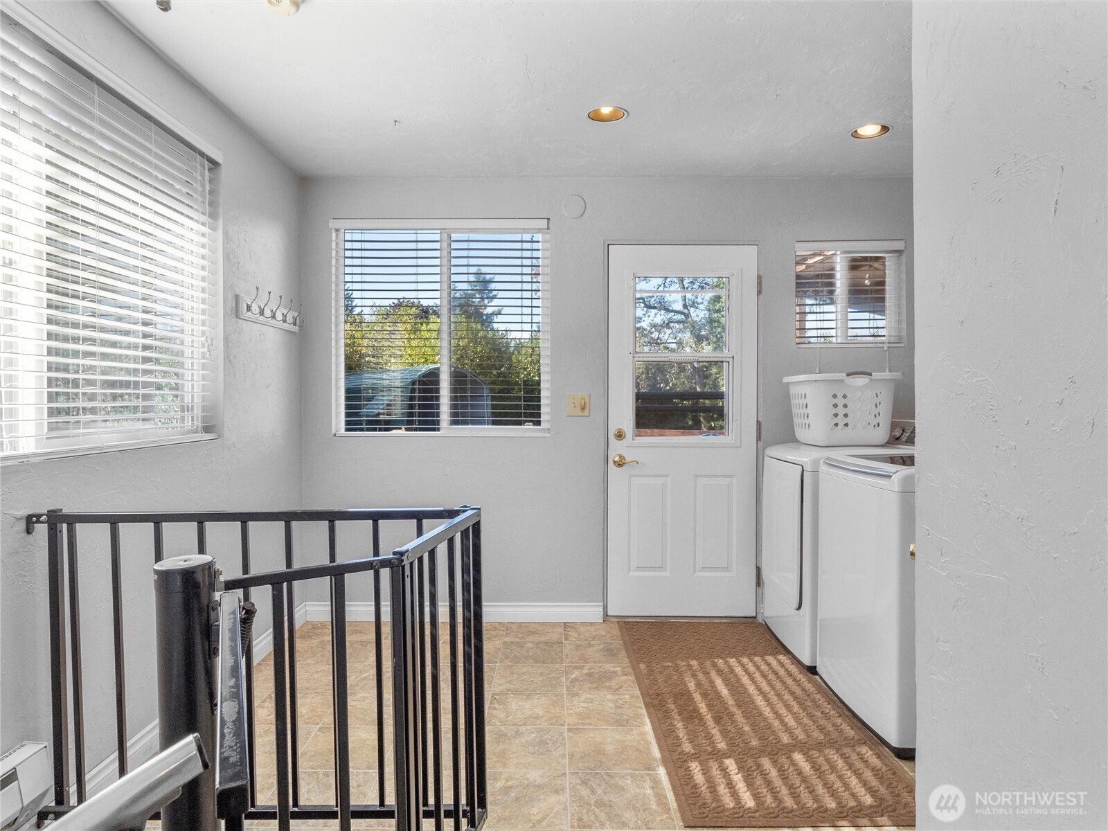 16035 42nd Avenue South SeaTac, WA 98188 - Photo 15 of 40