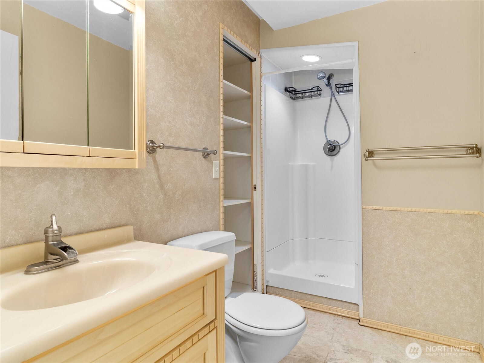 16035 42nd Avenue South SeaTac, WA 98188 - Photo 17 of 40