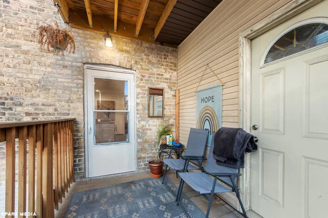 $2,300 | 1621 North McVicker Avenue, Unit 2, Chicago, IL 60639