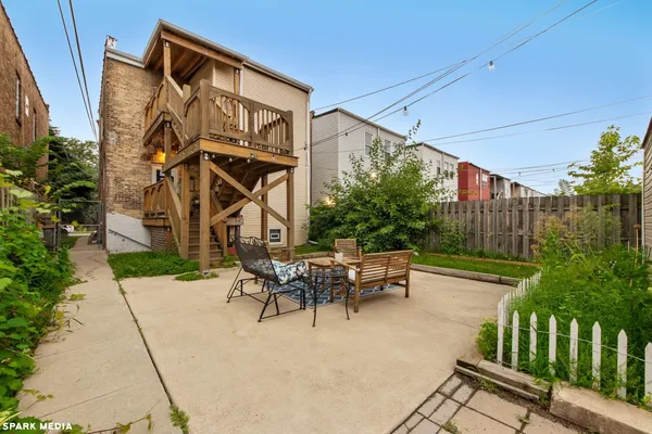 $2,300 | 1621 North McVicker Avenue, Unit 1, Chicago, IL 60639