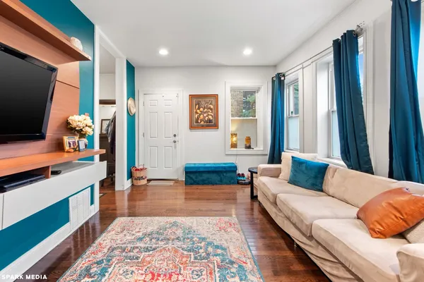 $2,300 | 1621 North McVicker Avenue, Unit 1, Chicago, IL 60639